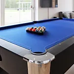 12 Person In Ansager